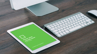 办公室里的白色iPad模型