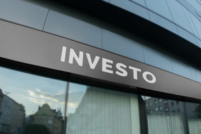 现代建筑立体黑色背景白色logo样机[PSD]