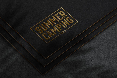 浮雕烫金标志模型在深色样机（PSD）