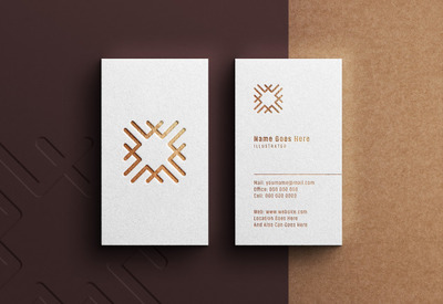 白色名片上的烫金logo样机[PSD]