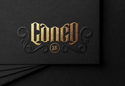 黑色名片上的奢华logo样机[PSD]