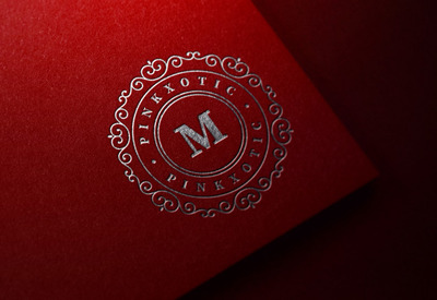红色纸张上的奢华logo样机[PSD]