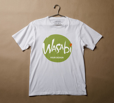 逼真的白色t恤场景模型[PSD]