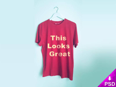 悬挂的T恤展示样机