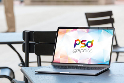 咖啡馆里的MacBook Pro样机