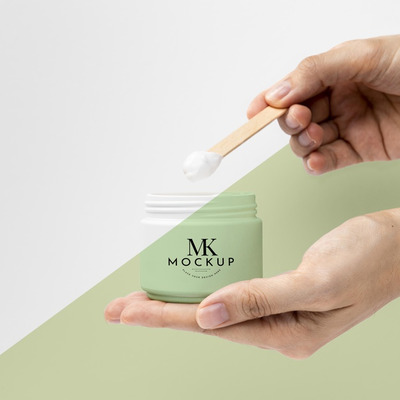 手持面霜护肤品展示样机[PSD]