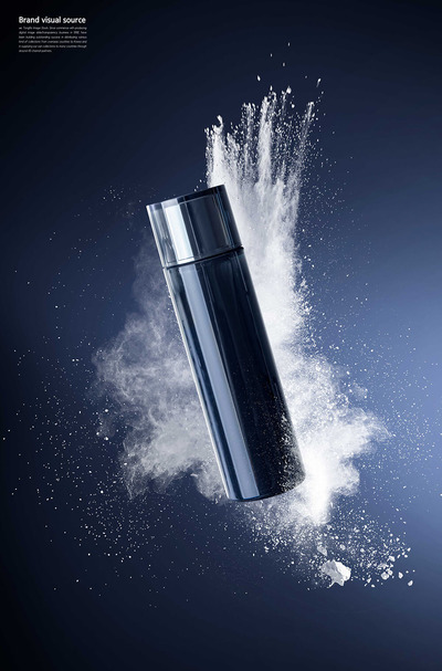 爆炸粉末护肤化妆品品牌视觉海报设计模板 (psd)