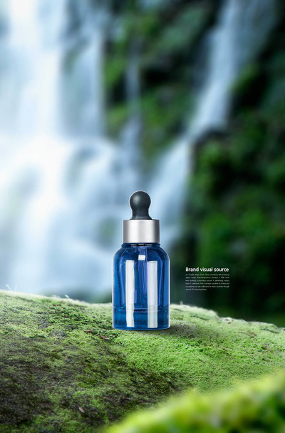 自然背景精华液化妆品品牌视觉海报设计模板 (psd)