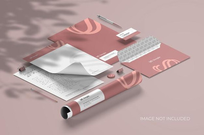 等距文具品牌展示场景样机 [psd]