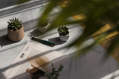 A4杂志封面产品样机 (PSD)