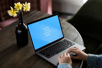 笔记本电脑显示器屏幕展示样机 (PSD)