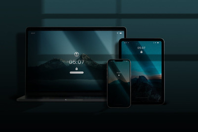 暗黑场景响应式苹果设备屏幕样机模板 (PDF,PNG,PSD)