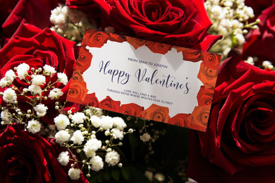 玫瑰花卉情人节卡片设计样机 (PSD)