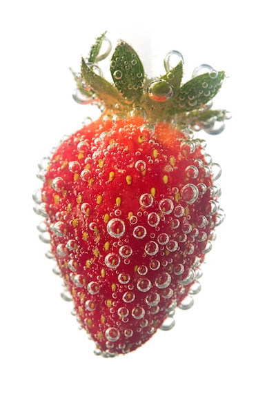 水气泡草莓高清背景图片素材[JPG]