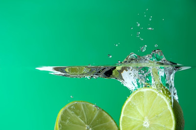 透明水花新鲜柠檬水果高清背景图片素材[JPG]