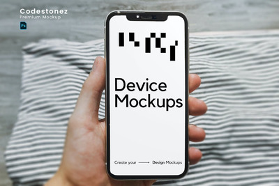 iPhone 手持手机样机 (PSD)
