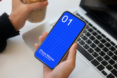 手持 iPhone 手机样机 (PSD,JPG)