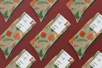 带有标签样机的圣诞袜 (PSD)